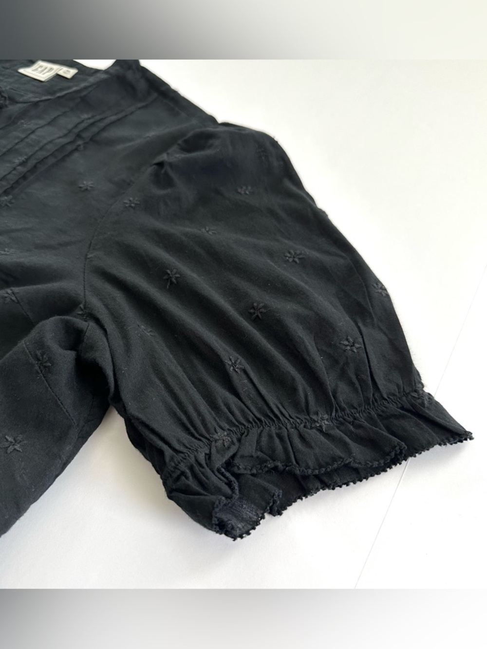 GAP Embroidered Ruffle Pintuck Shirt in Black | XL | GUC - Picture 5 of 9